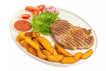 Стейк из свинины с картофельными дольками